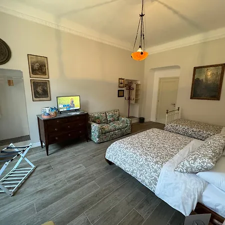 Maison d'hôtes La Dimora Di B.cairoli 4*